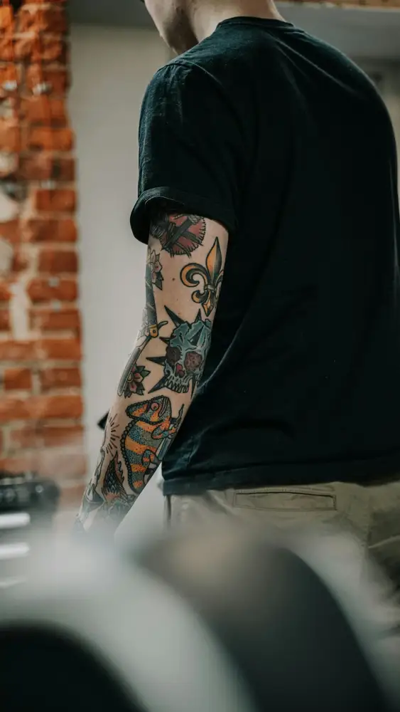 Tatuaje: Brazo en negro